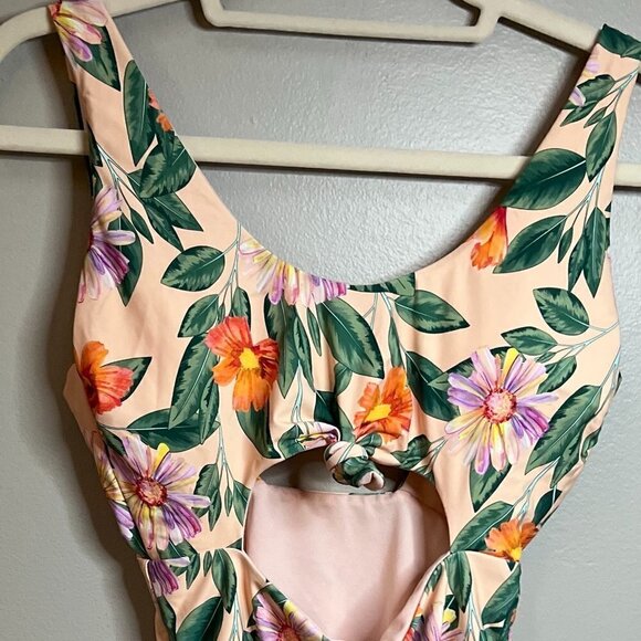 Gianni Bini One Piece Heirloom Bliss Knotted Cutout Size M - Picture 1 of 5